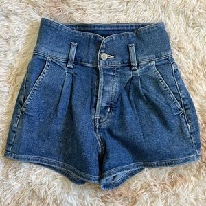 Hollister Ultra High Rise Denim Mom Short 3”